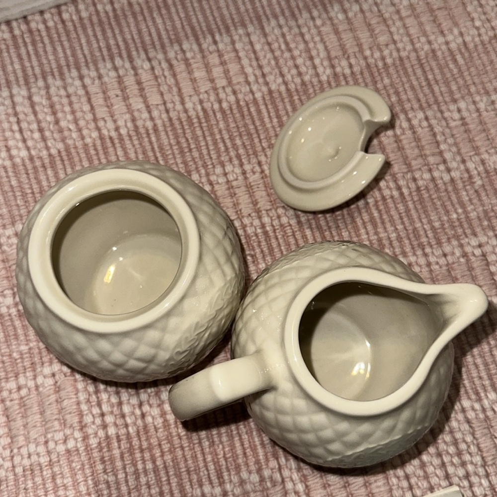 Longaberger 2004 Collector's Club Sugar & Creamer - Picture 5 of 6